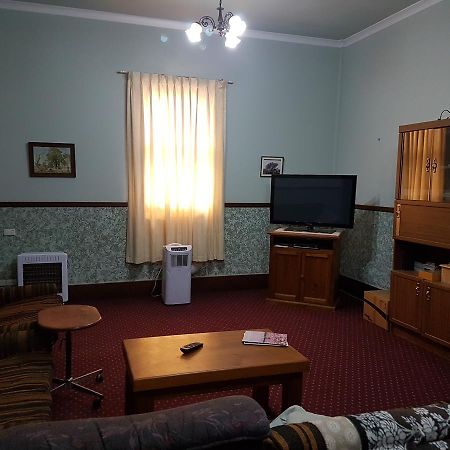 Queen Of The Murchison Guest House & Cafe Cue Dış mekan fotoğraf