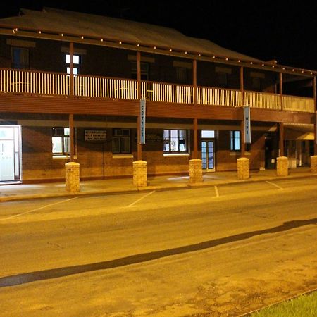 Queen Of The Murchison Guest House & Cafe Cue Dış mekan fotoğraf