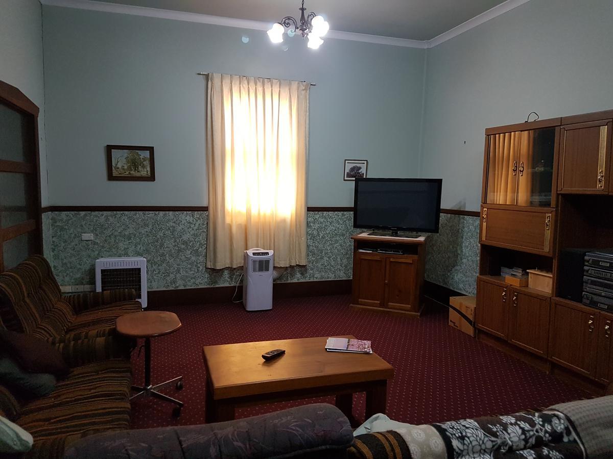 Queen Of The Murchison Guest House & Cafe Cue Dış mekan fotoğraf
