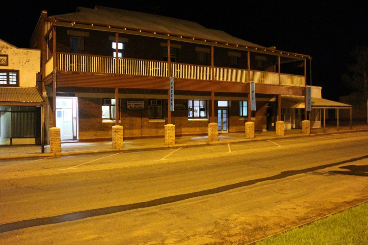 Queen Of The Murchison Guest House & Cafe Cue Dış mekan fotoğraf
